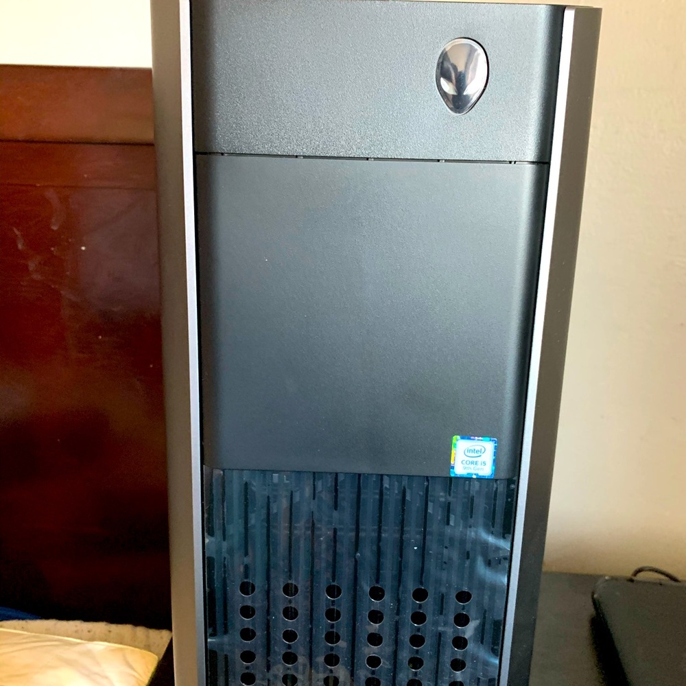 Selling Alienware aurora r8 Used